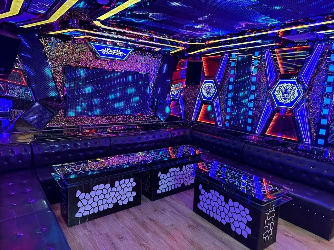 다낭 한강 가라오케 벤츠 가라오케 (Benz KTV) 사진